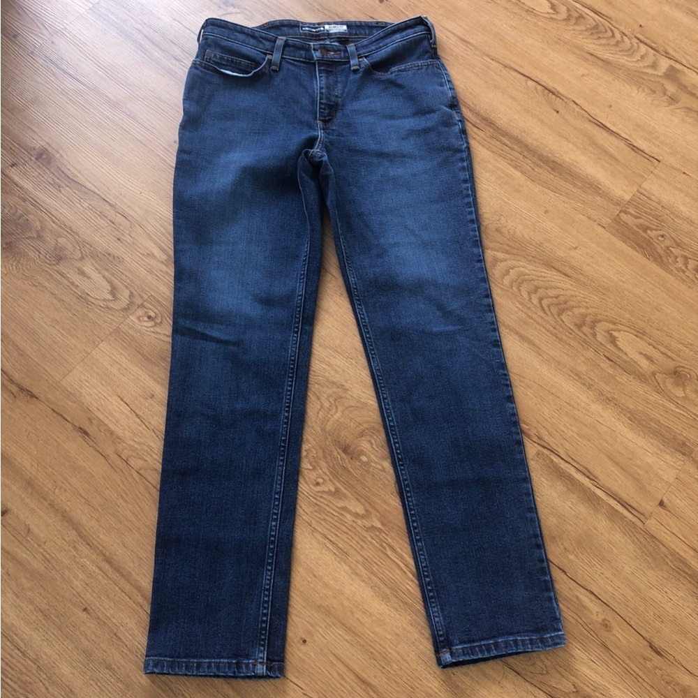 Carhart women’s jeans, size 8 relaxed fit workwear Straight leg